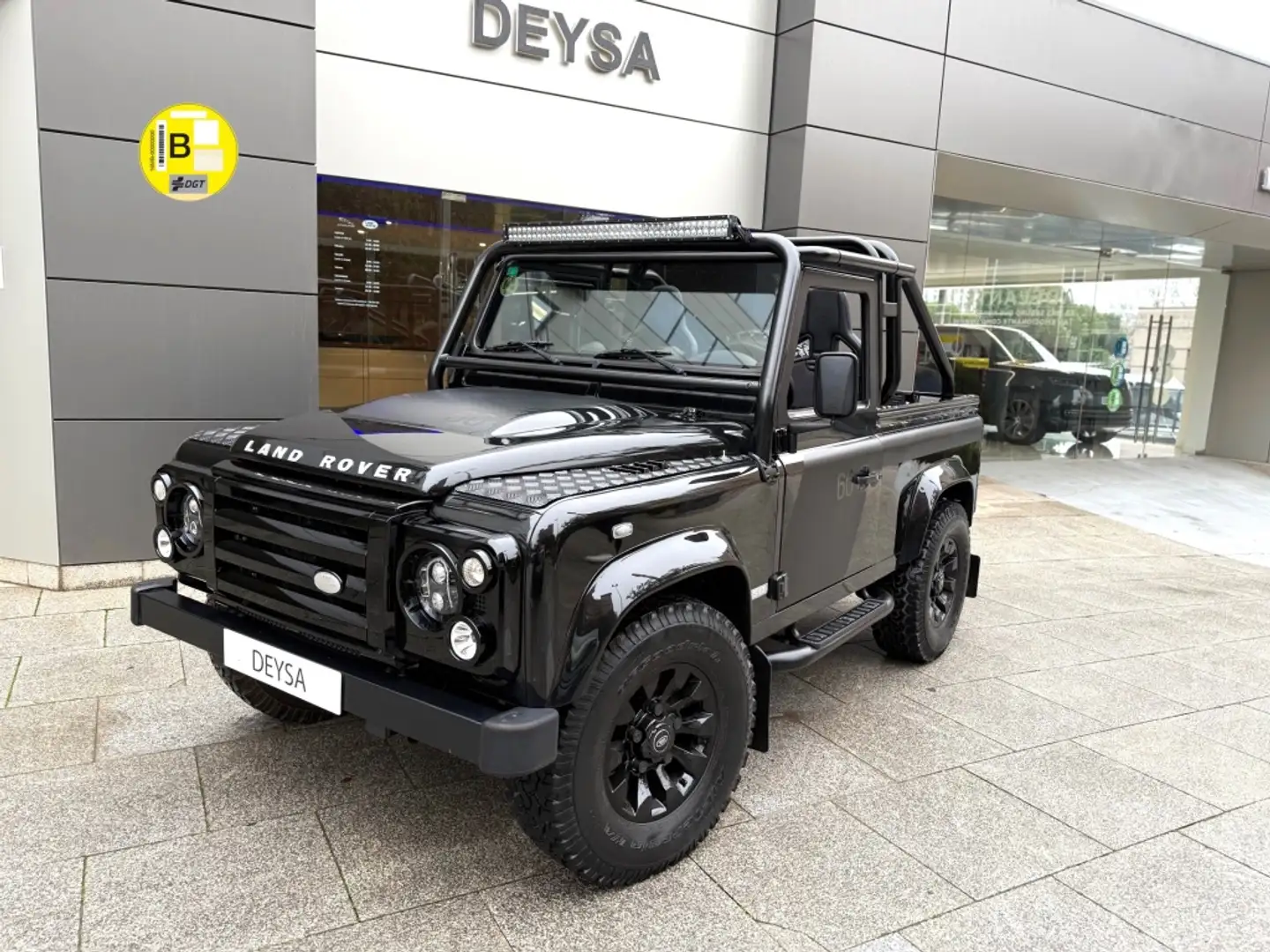 Land Rover Defender 90 SW SE Noir - 1