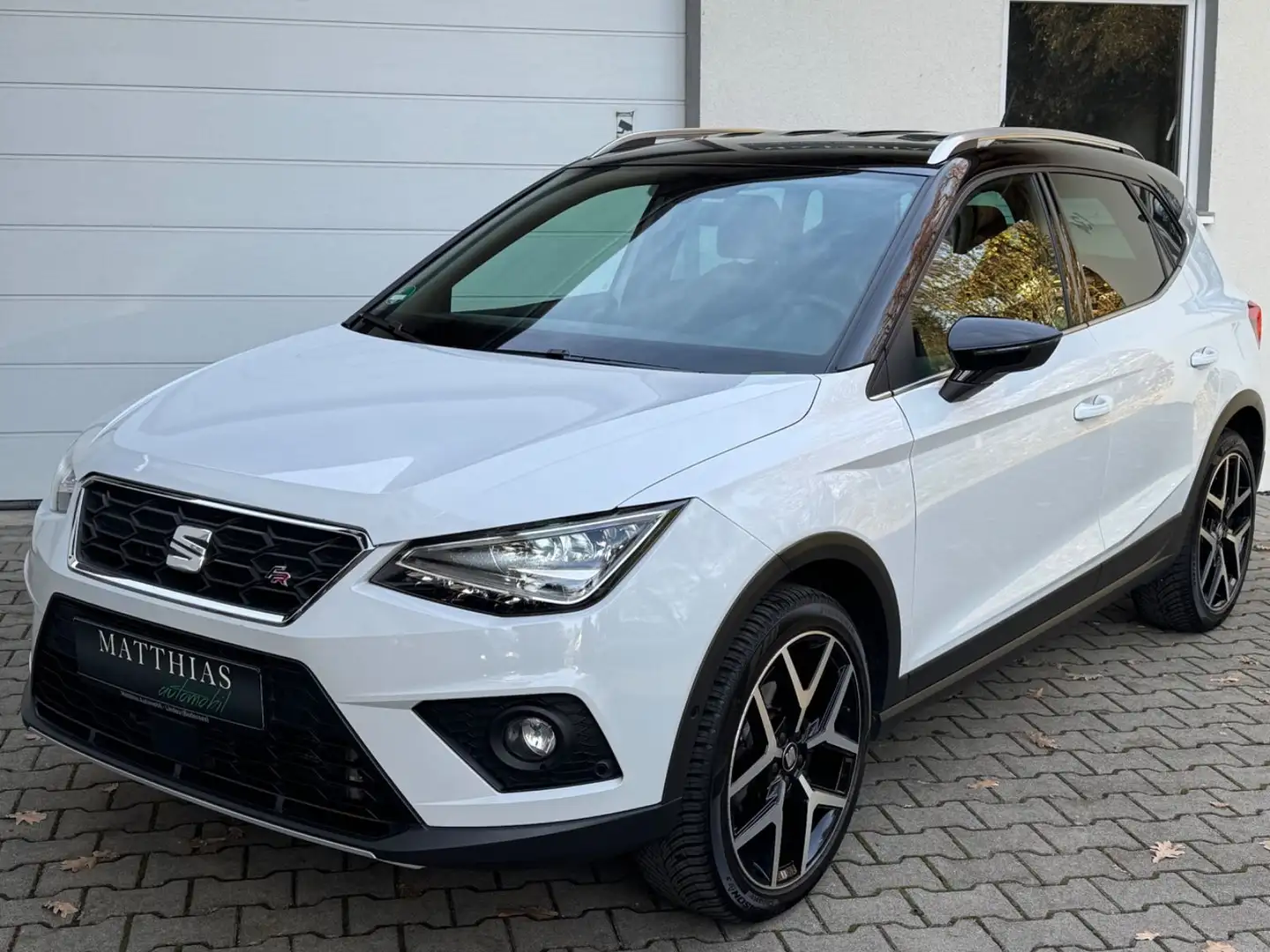 SEAT Arona FR 1.5 TSI 150PS/Kamera/LED/AHK/Navi/Tempo Weiß - 1