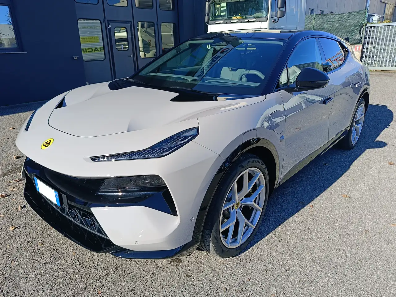 Lotus Eletre 2025