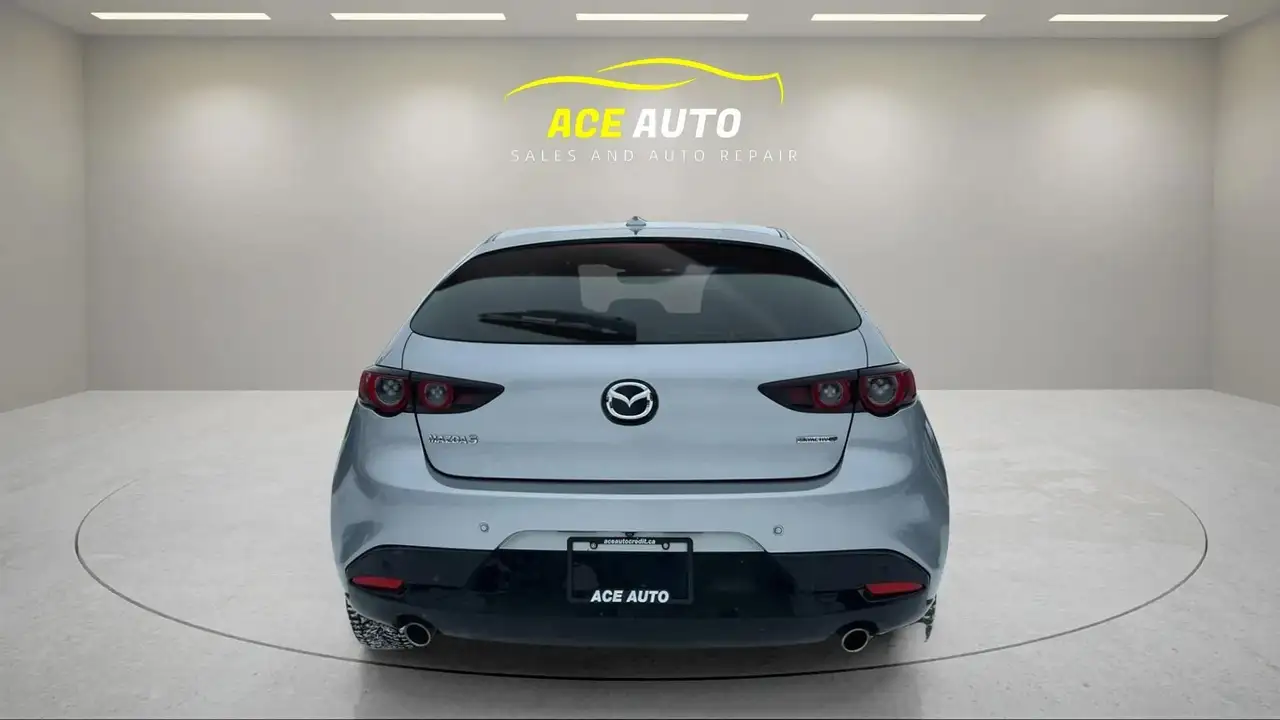 Mazda 3 снимка Mazda 3