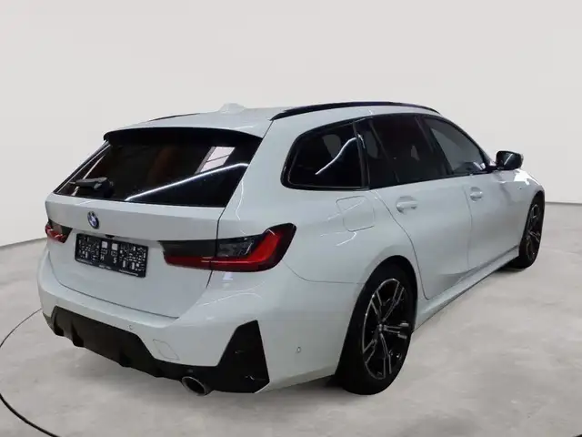 BMW 3 Series view 4