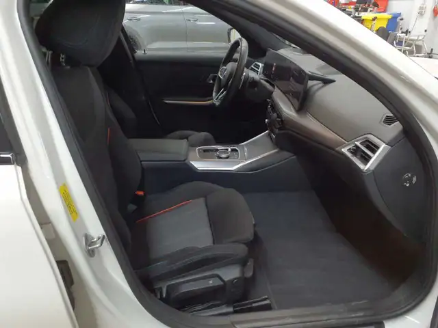 BMW 3 Series view 8