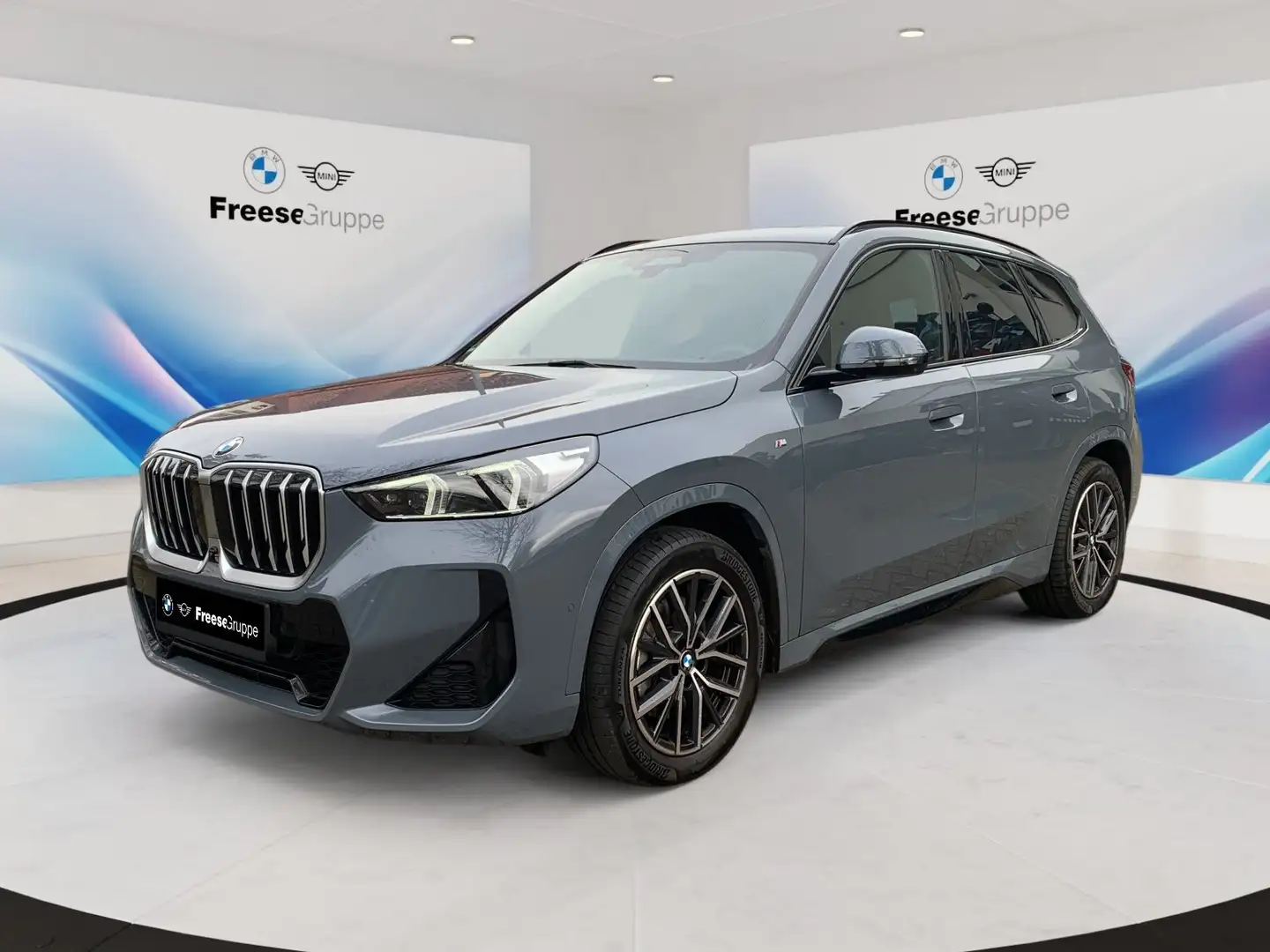 BMW X1 xDrive23i M Sportpaket Head-Up HK HiFi DAB Grau - 1