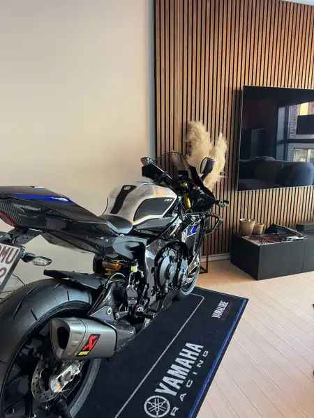 Yamaha YZF-R1 - foto 2