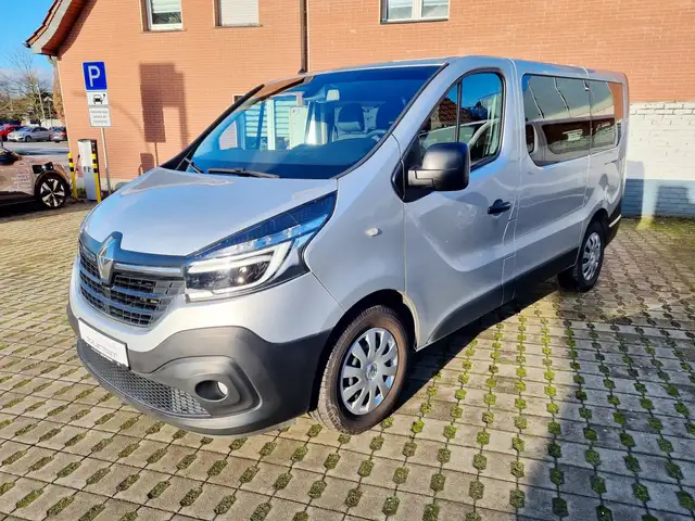 Renault Trafic dCI 120 Life *9 Sitze *LED *Klima *Kamera*Garantie
