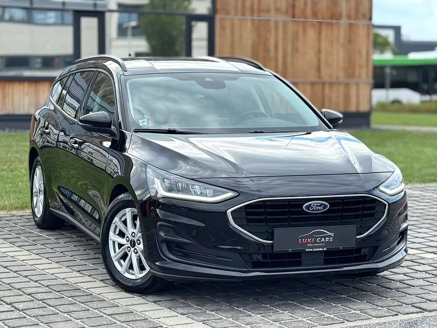 Ford Focus Focus Turnier 1,5 EcoBlue Cool *TOP AUSSTATTUNG* Schwarz - 1