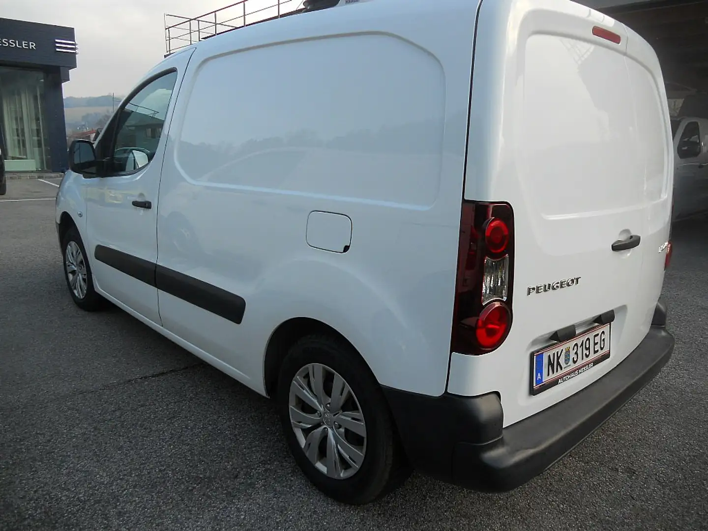 Peugeot Partner Business BHDI 100 Weiß - 2