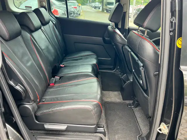 Mazda Mazda5 view 12