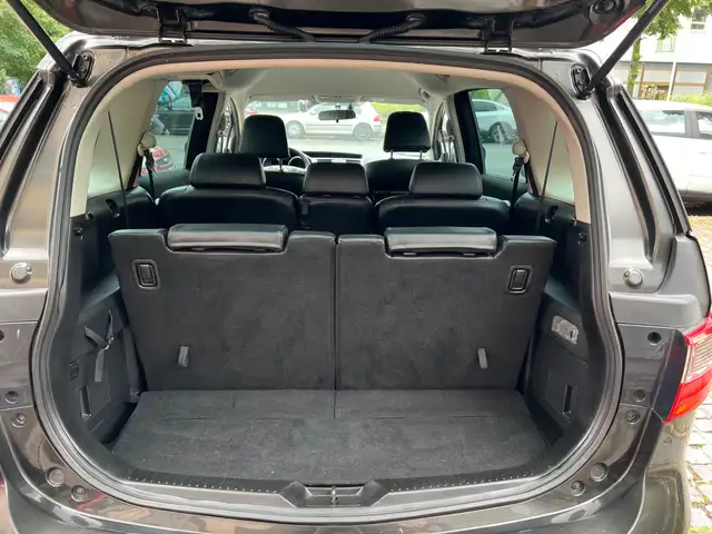 Mazda Mazda5 view 14