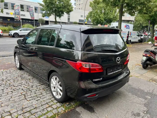 Mazda Mazda5 view 5