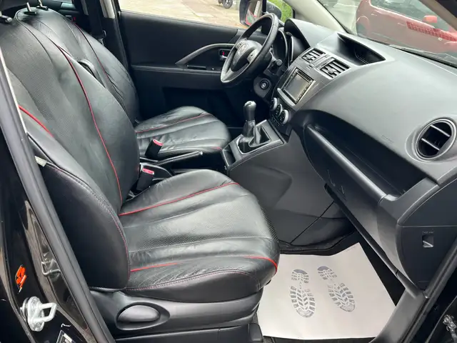 Mazda Mazda5 view 15