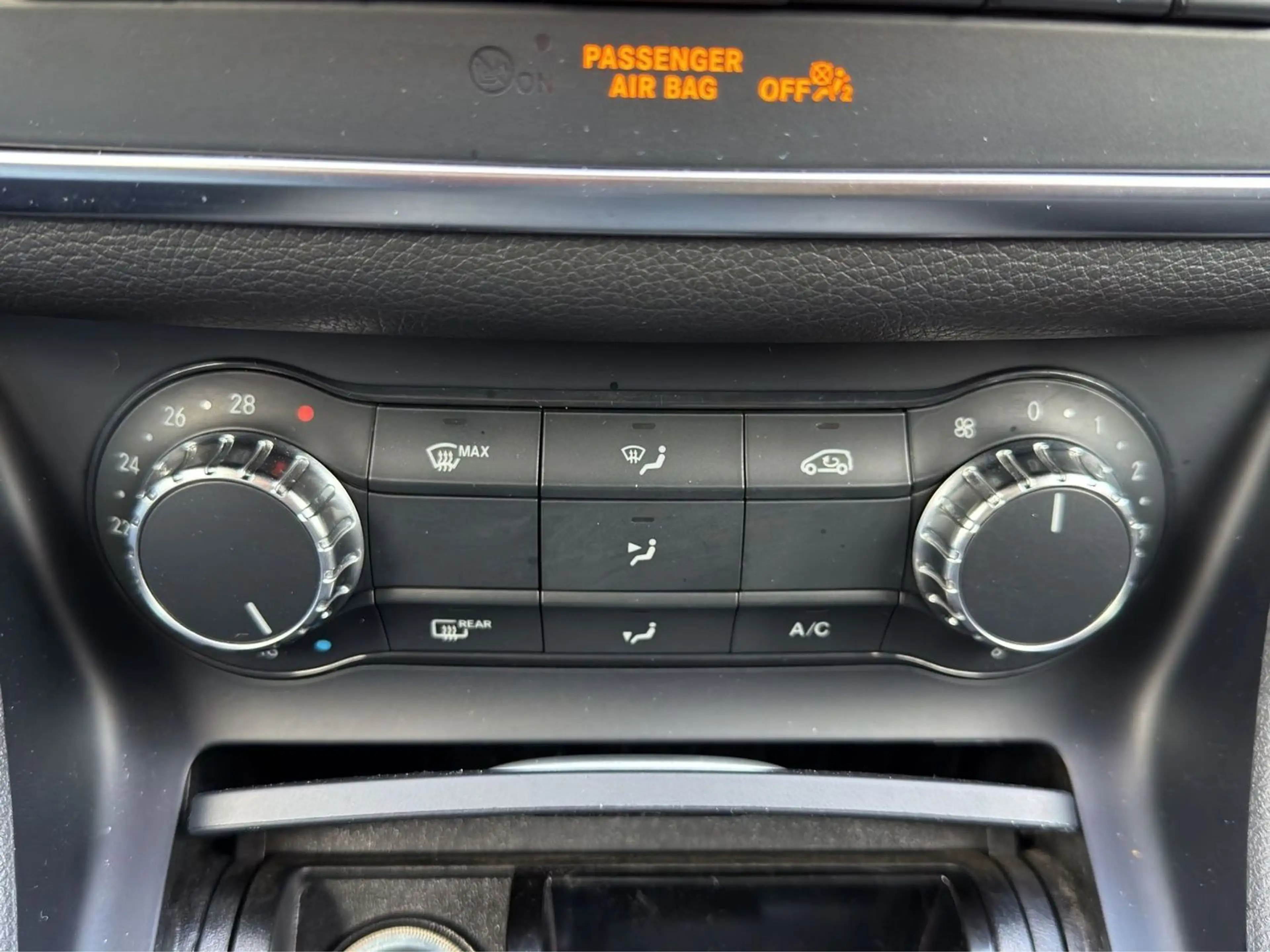 Mercedes-Benz GLA 200 d/CDI URBAN Navi Bi-Xenon Panorama R-Cam — photo 15