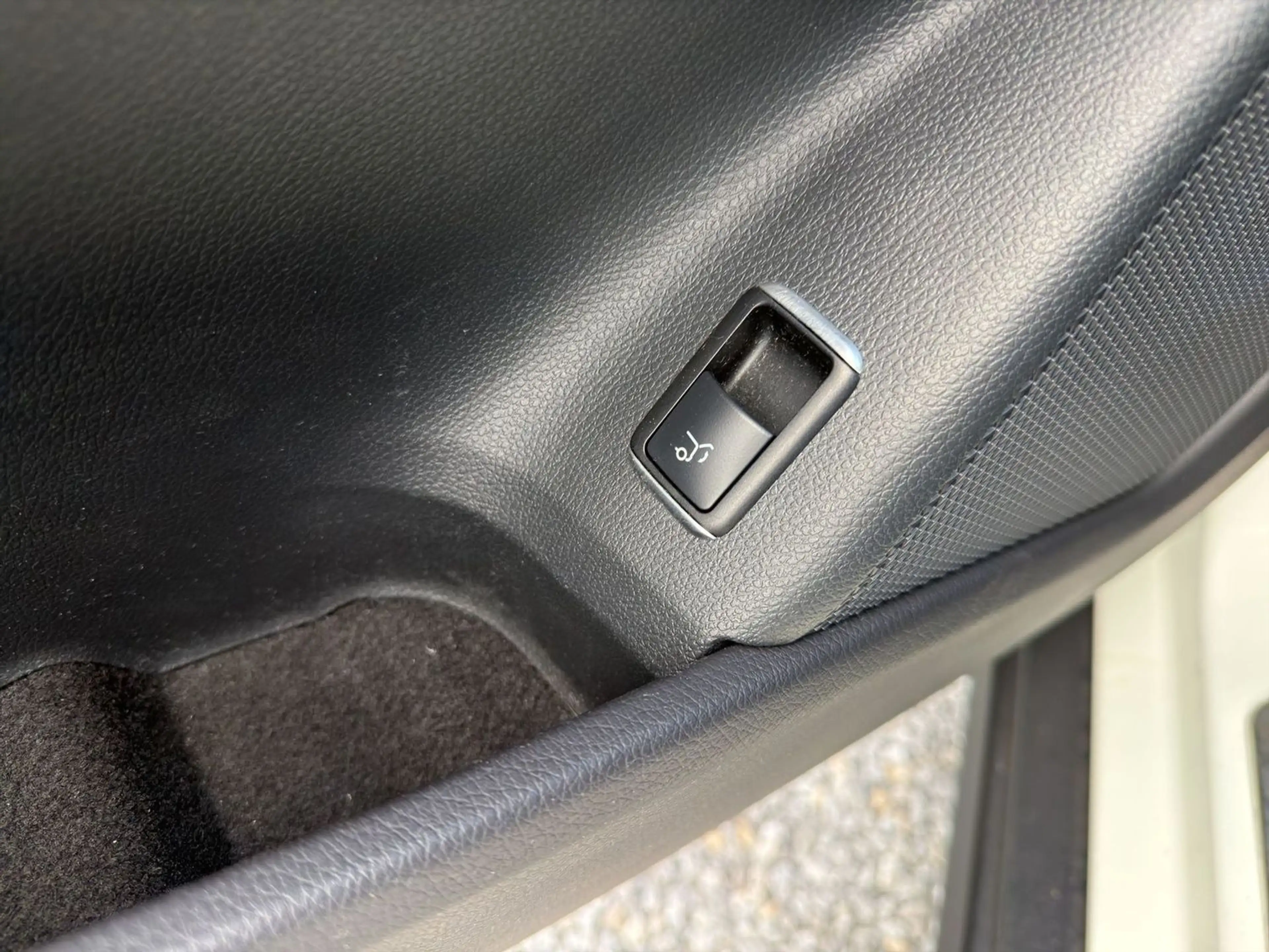 Mercedes-Benz GLA 200 d/CDI URBAN Navi Bi-Xenon Panorama R-Cam — photo 14