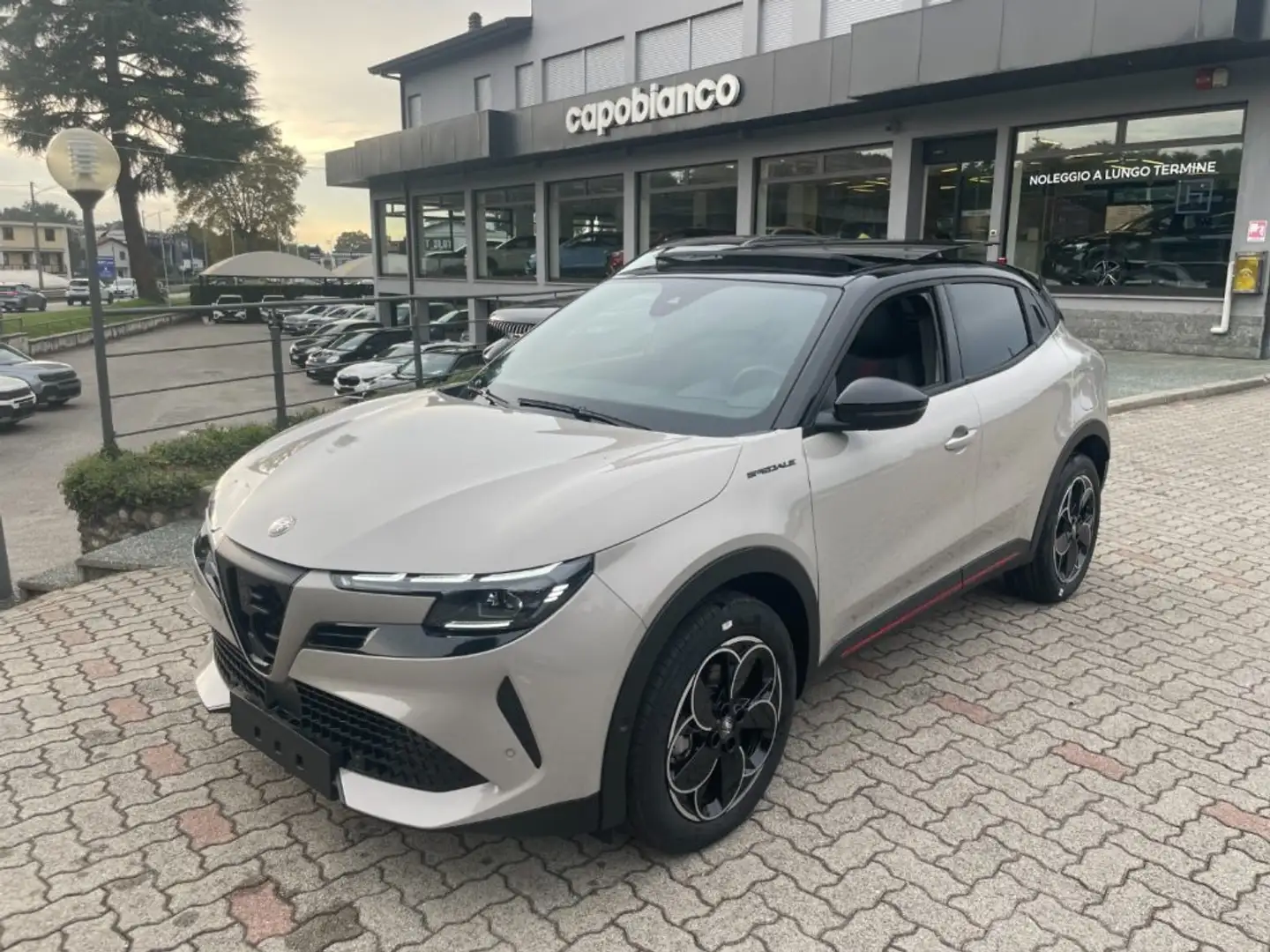 Alfa Romeo Junior 1.2 136CV Hybrid eDCT6 Speciale+TETTO APRIB+TECHNO Gris - 1