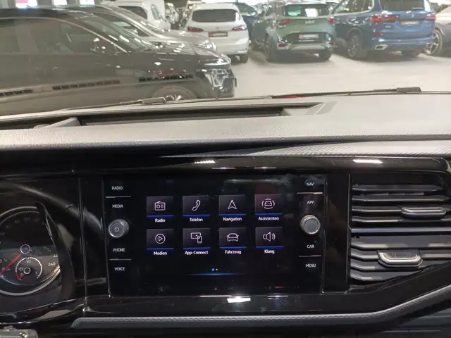 Volkswagen Multivan view 11