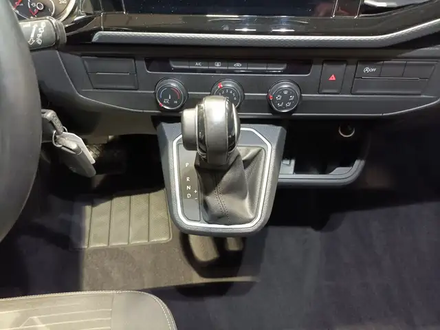 Volkswagen Multivan view 13