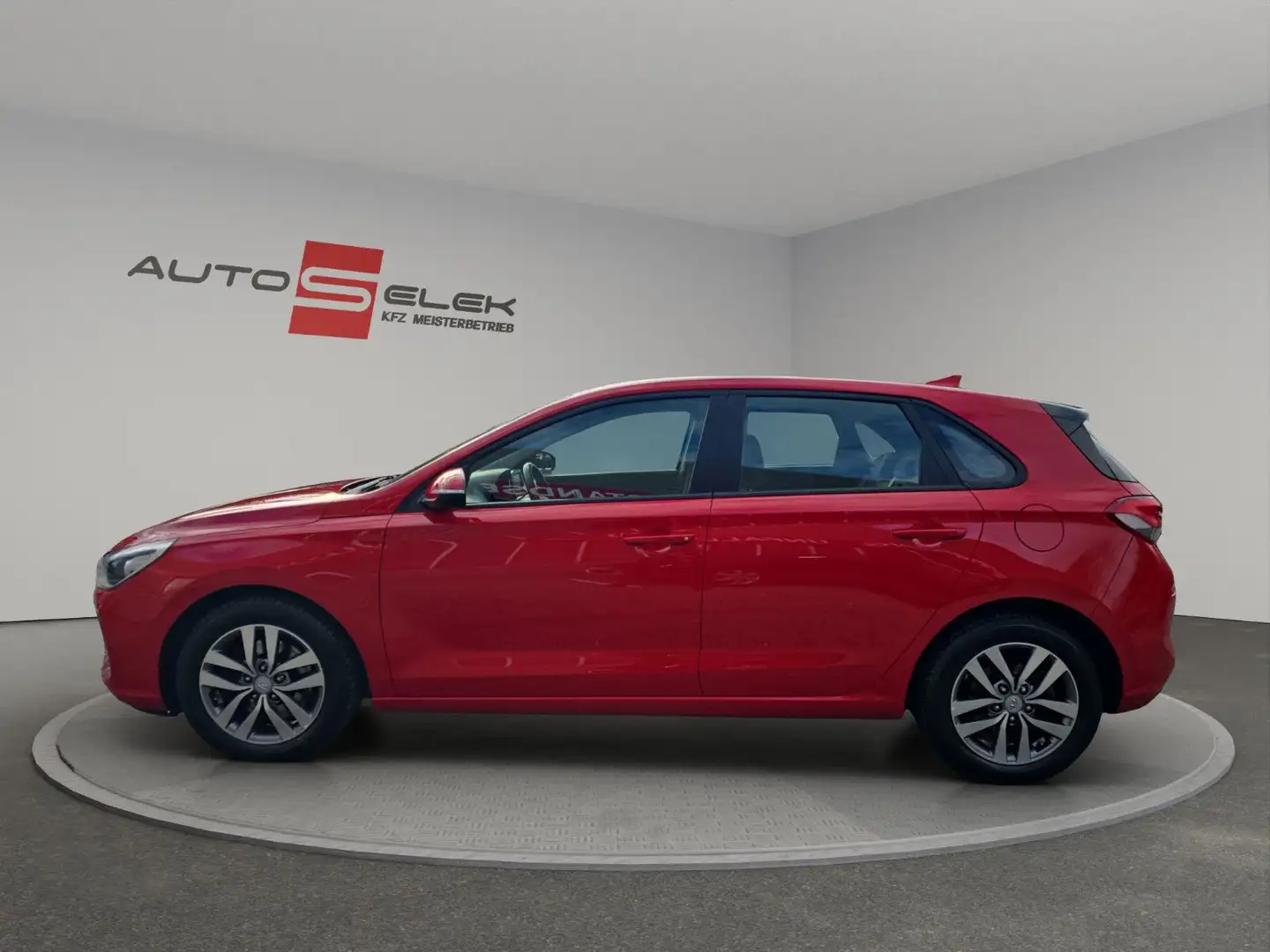 Hyundai i30 Trend/NAVi/SHZ/KAMERA/LENKRADHEIZUNG/ALU Rot - 2