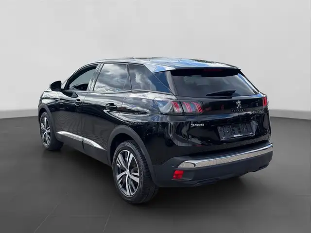 Peugeot 3008 view 3