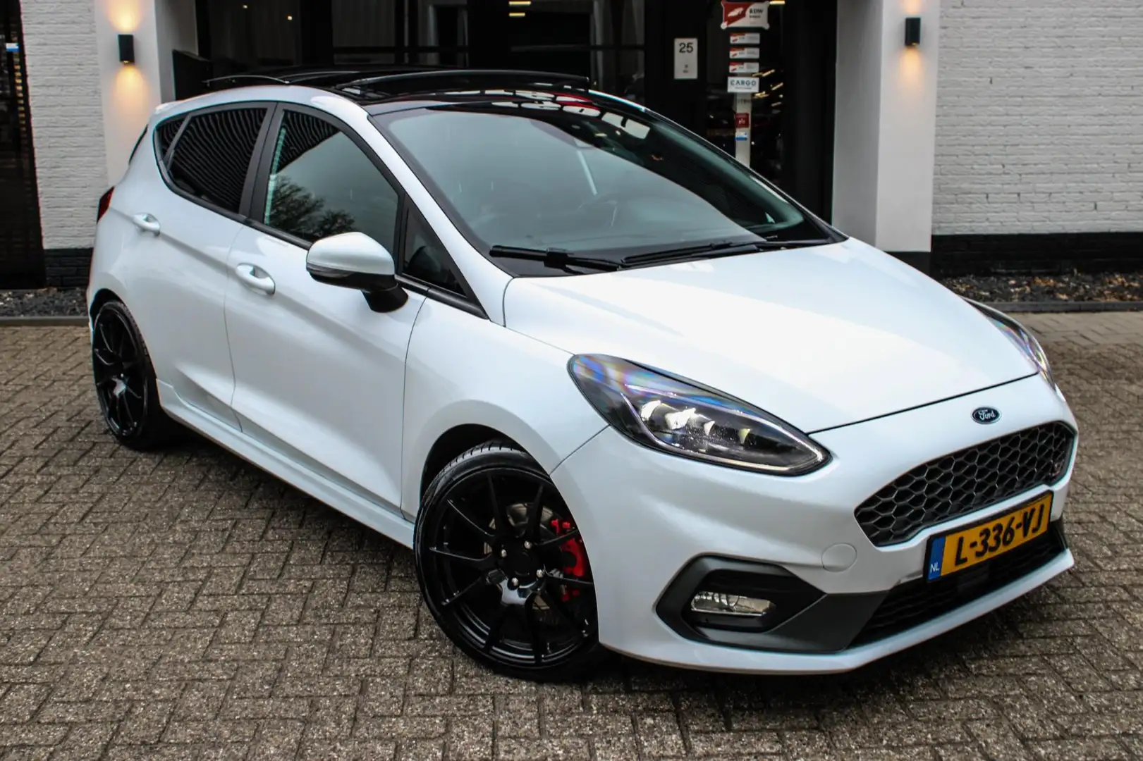 Ford Fiesta 1.5 ST-3 PANO 230PK B&O RECARO CARBON KEYLESS Wit - 2