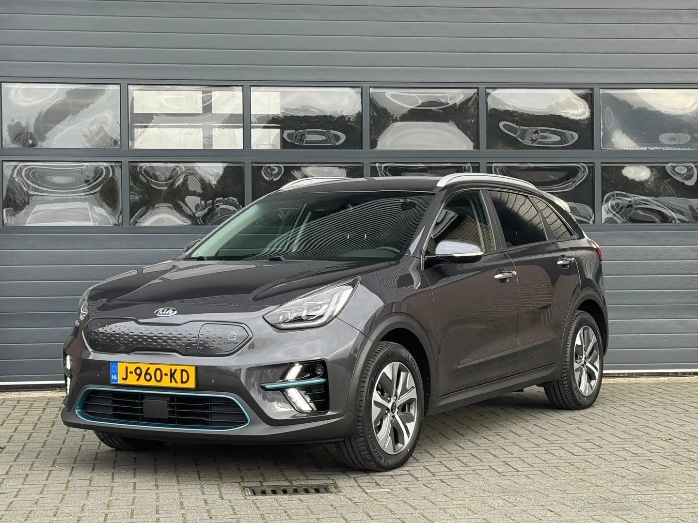 Kia e-Niro EXECUTIVELINE 64 KWH I FASE 3 I ACCU = 100% I P-CA Grijs - 1
