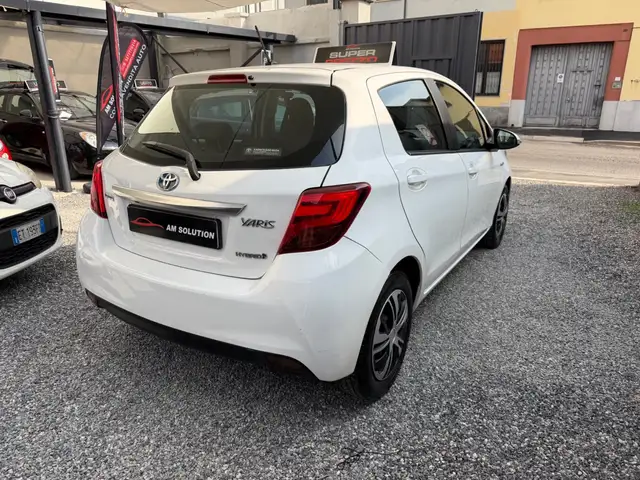 Toyota Yaris view 3