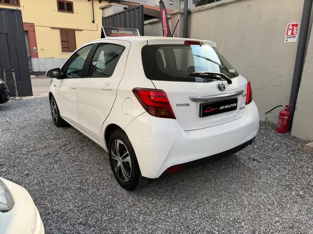 Toyota Yaris view 4