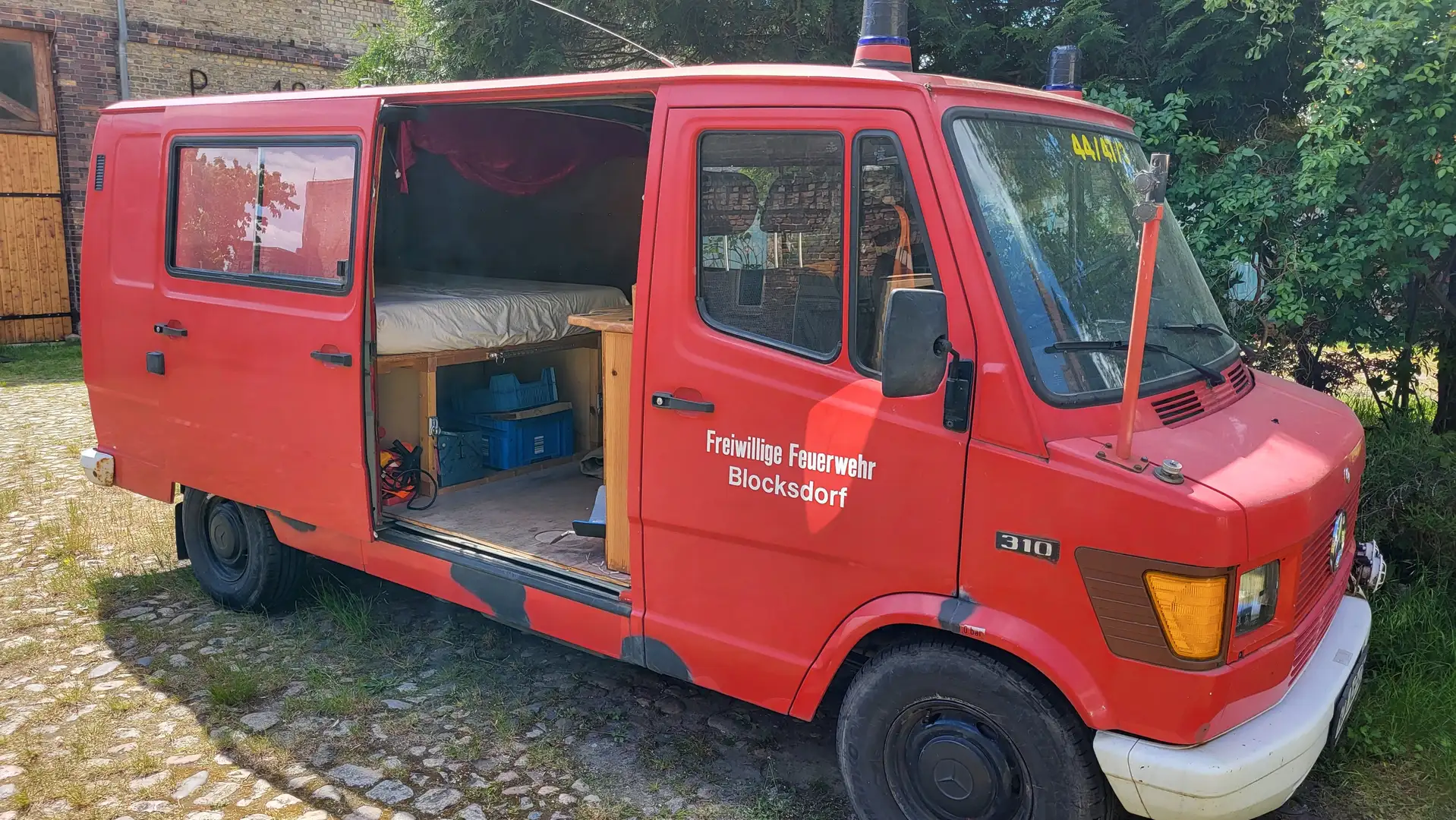 Mercedes-Benz 210/310 Feuerwehr als Wohnmobil Rouge - 1