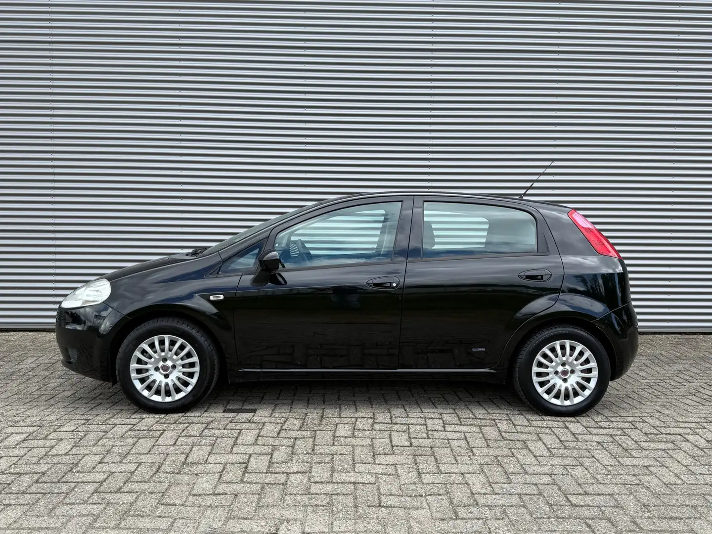 Fiat Grande Punto 1.4 Active | Airco | 5Deurs | APk 04-2026 | Negro - 2