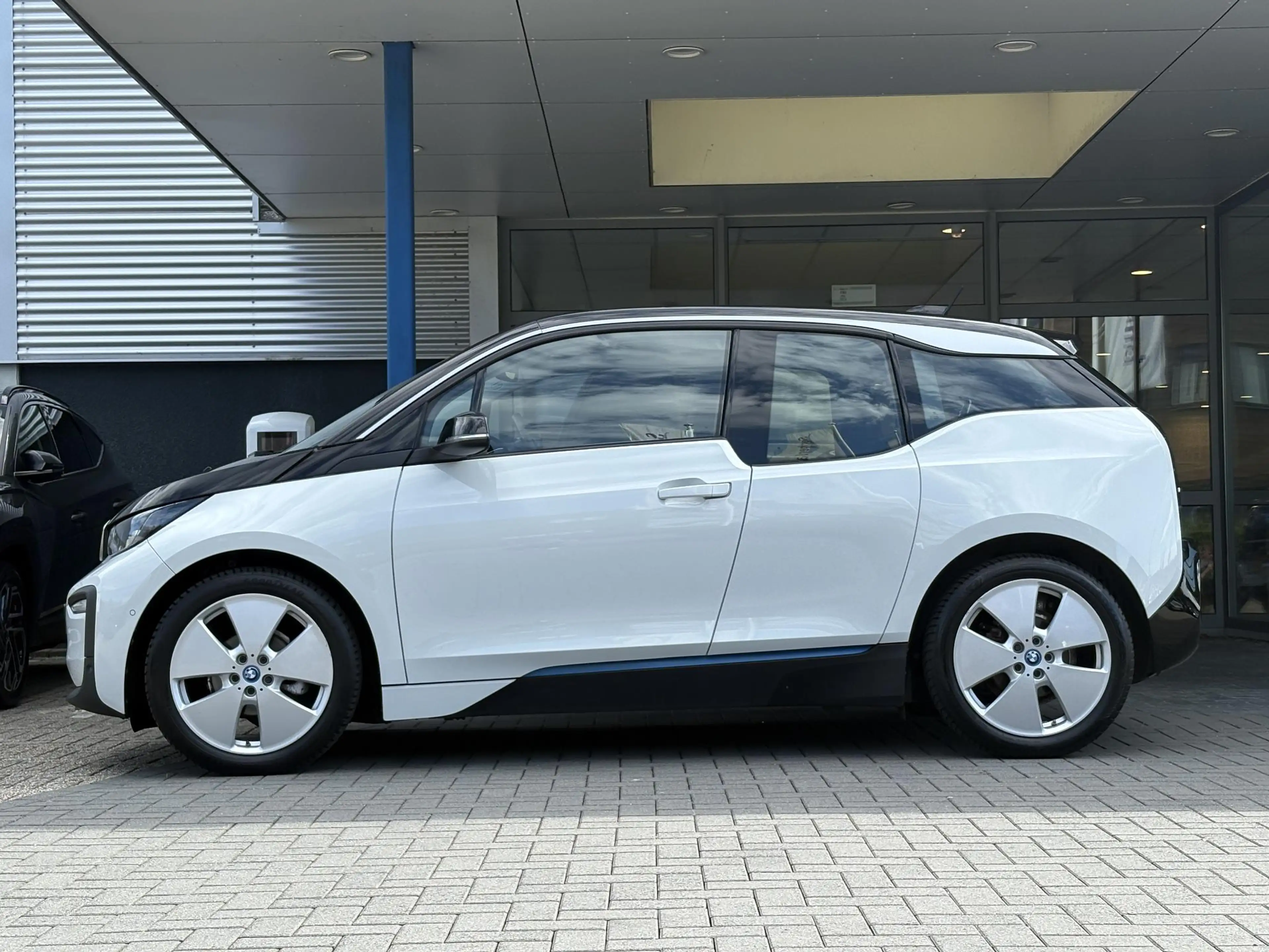 BMW i3 Basis 120Ah 42 kWh | Camera | Stoel verwarming | — photo 11