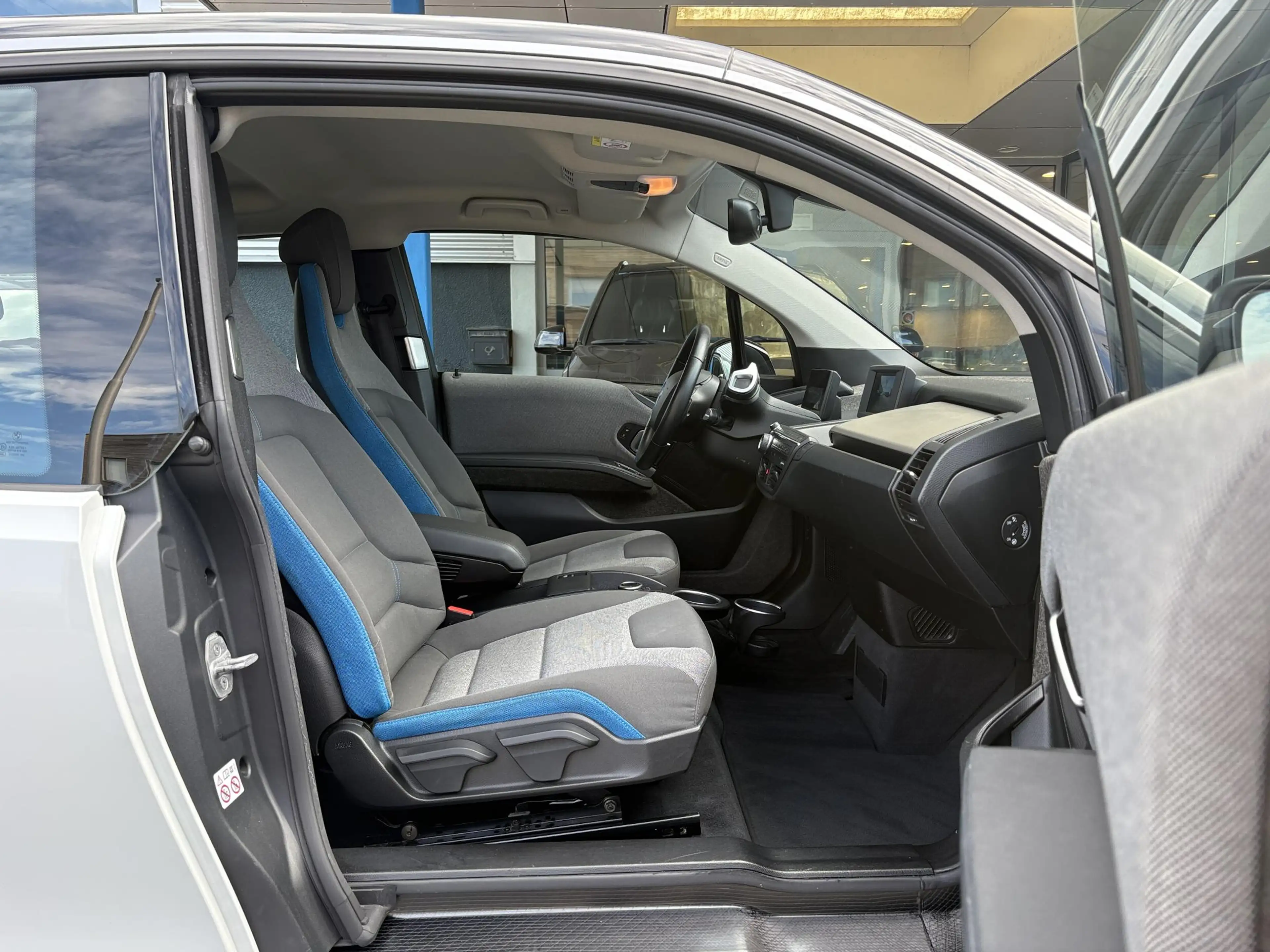 BMW i3 Basis 120Ah 42 kWh | Camera | Stoel verwarming | — photo 5