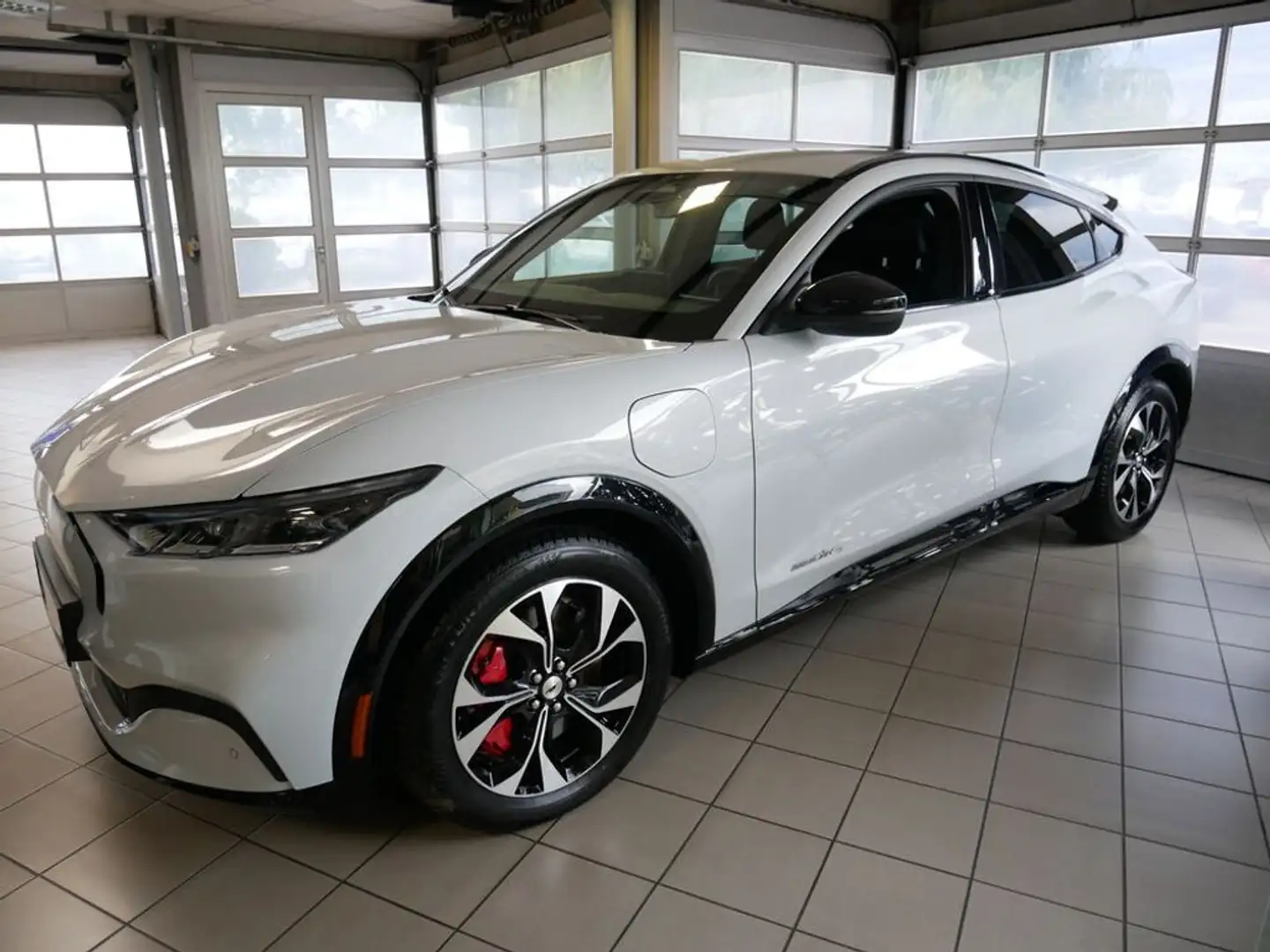 Ford Mustang Mach-E AWD Weiß - 1