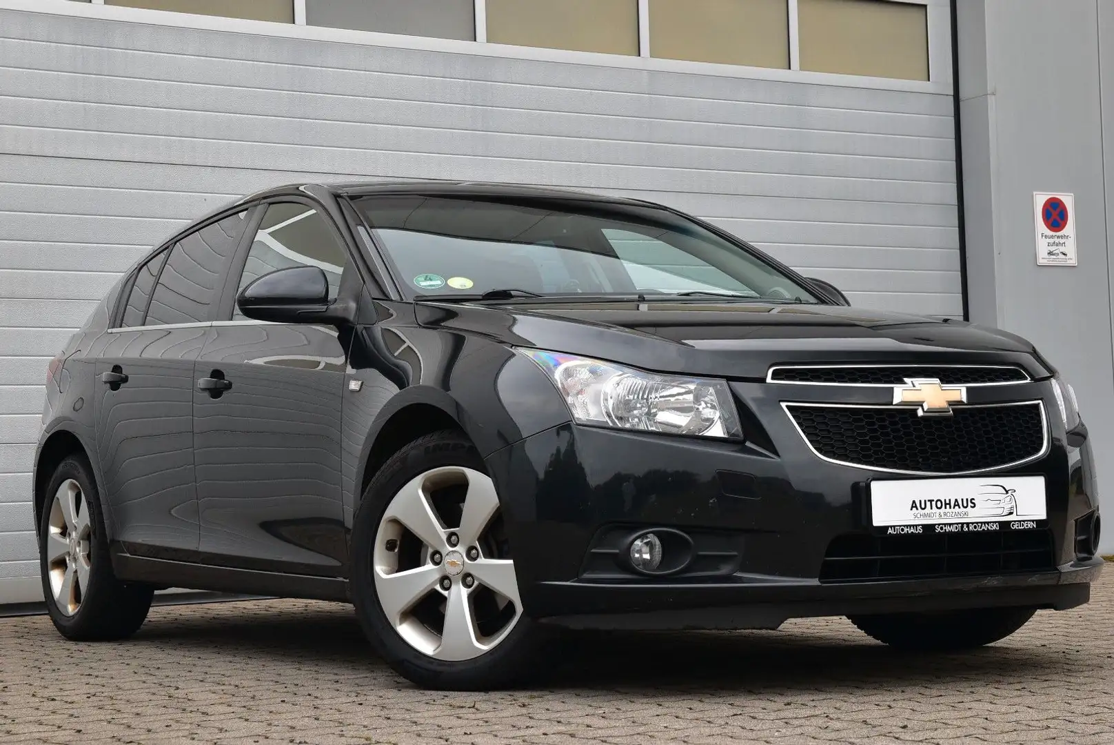 Chevrolet Cruze Hatchback LTZ Klima/Navi/PDC/TÜV 06.2027 Noir - 1