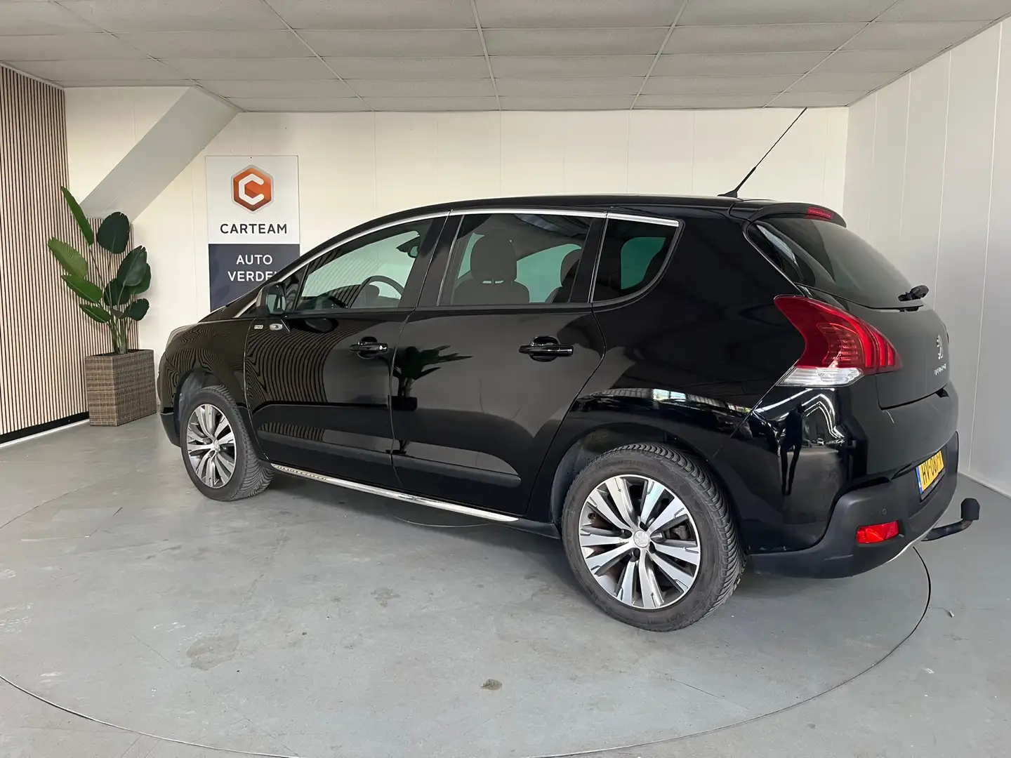 Peugeot 3008 1.2 PureTech Style Airco, Navigatie, LMV, Panodak Zwart - 2