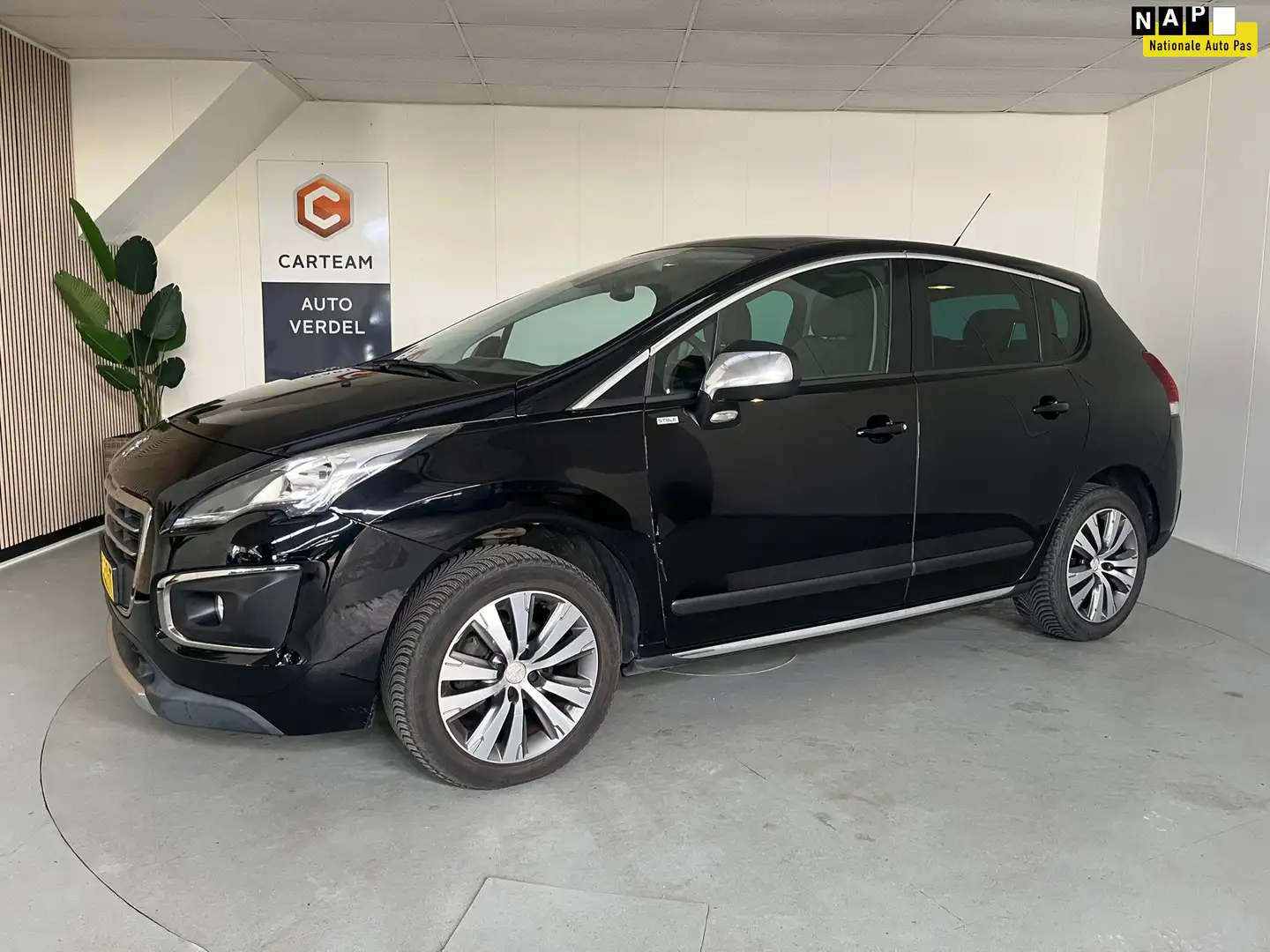 Peugeot 3008 1.2 PureTech Style Airco, Navigatie, LMV, Panodak Zwart - 1