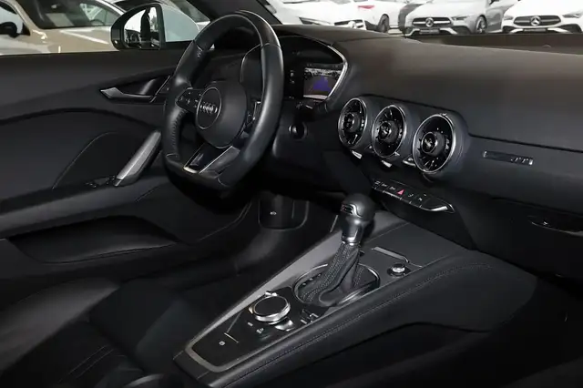 Audi TT view 7