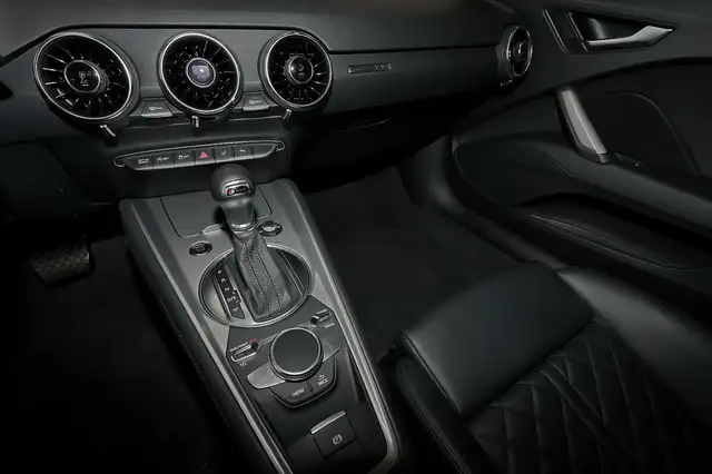 Audi TT view 9