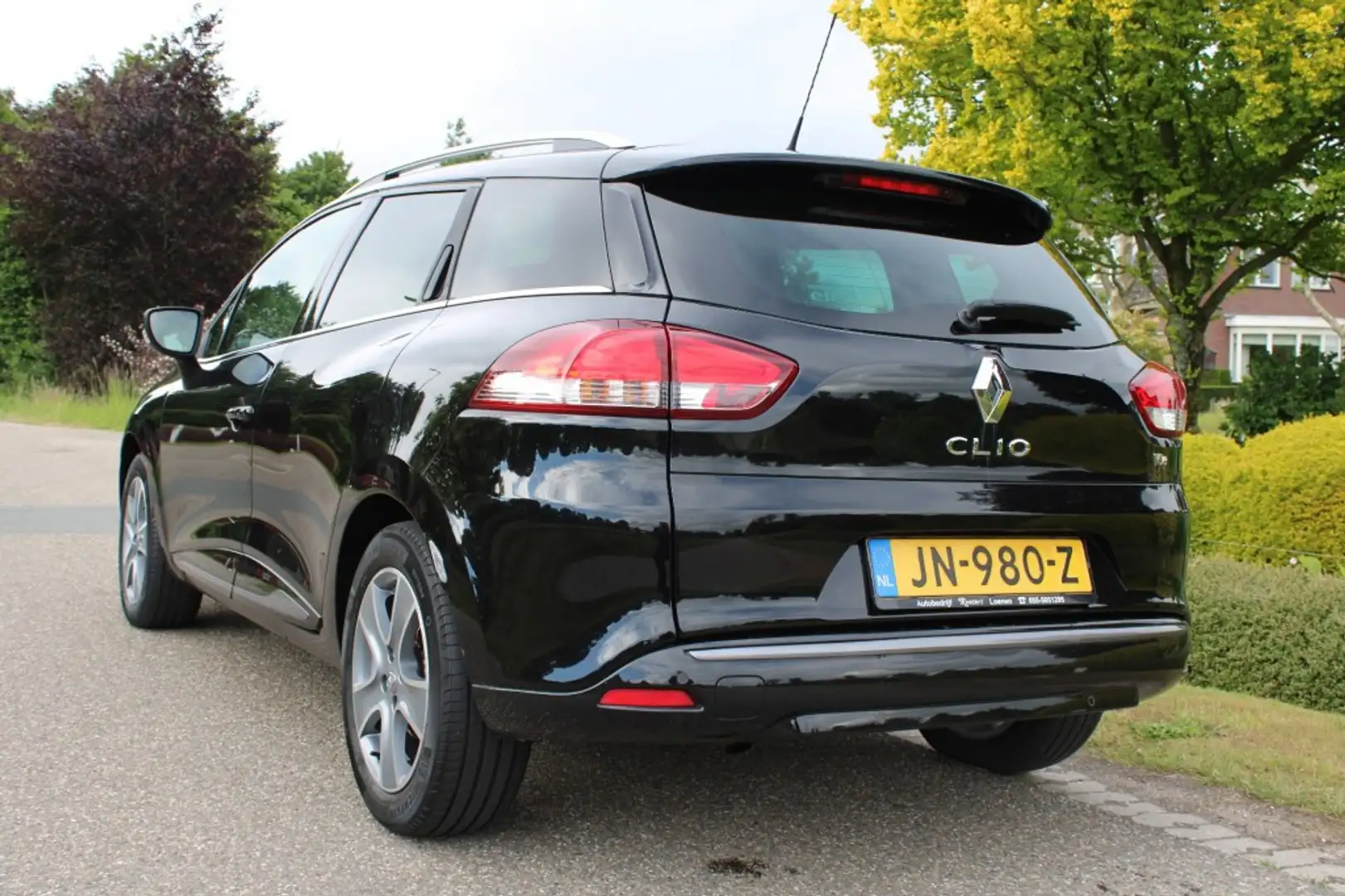 Renault Clio Estate 0.9 TCE Night&Day airco/cruise/navi/Aux+USB Zwart - 2