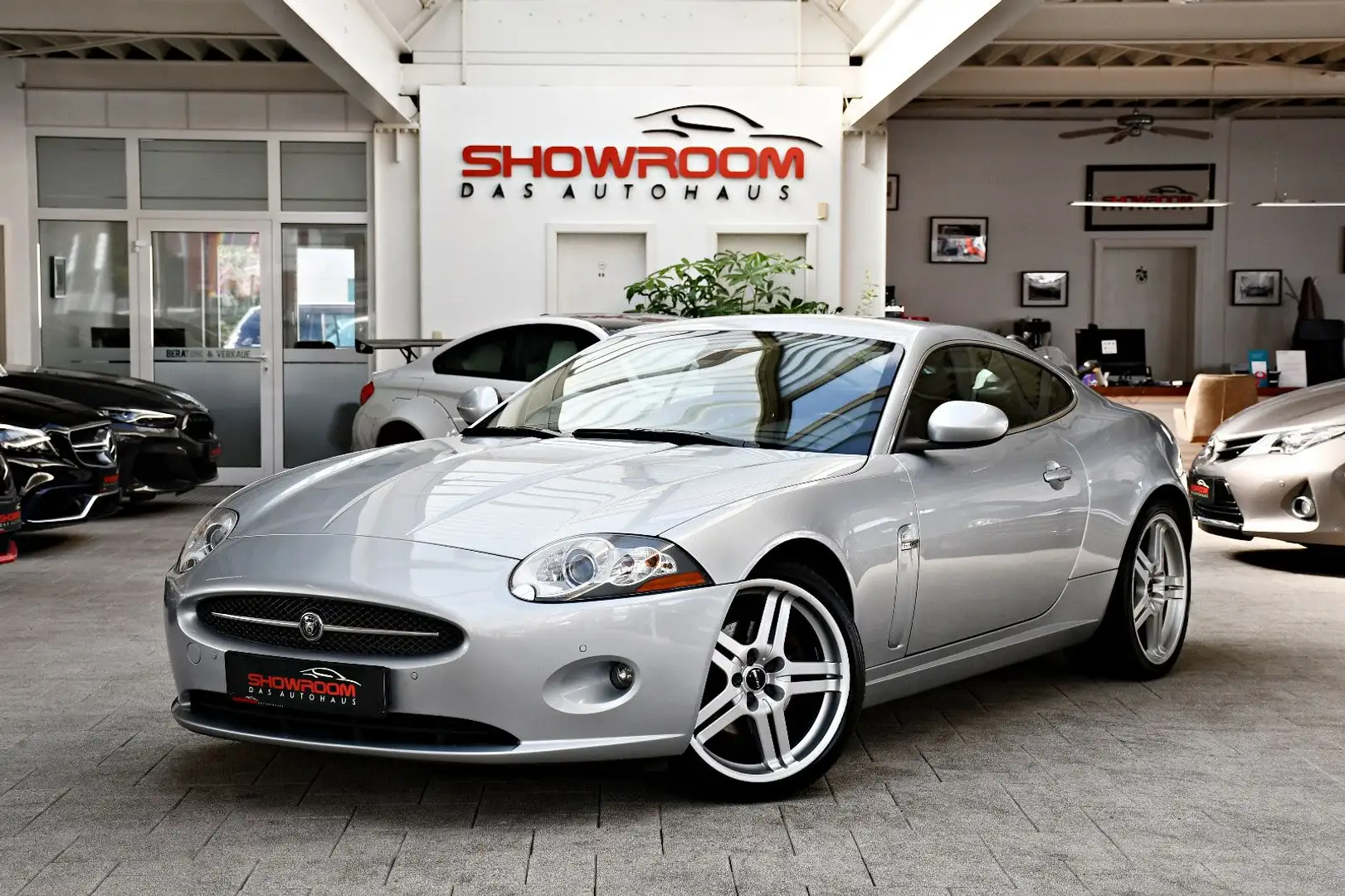 Jaguar XK 4.2 V8 Coupe Luxus-Sport DE FZG Traum-Zustand Silber - 2
