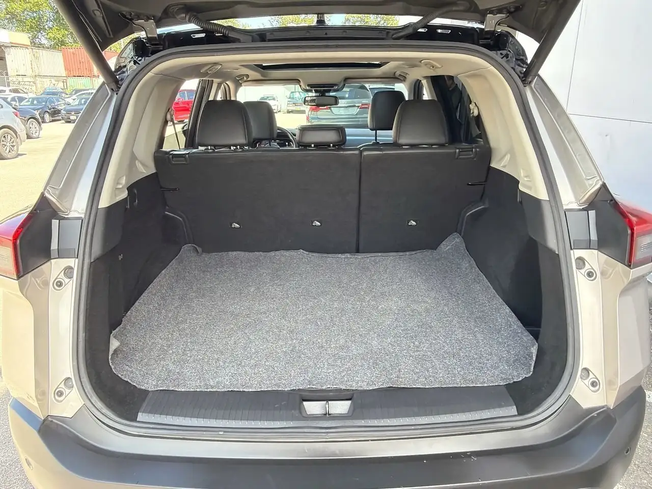Nissan Rogue снимка Nissan Rogue