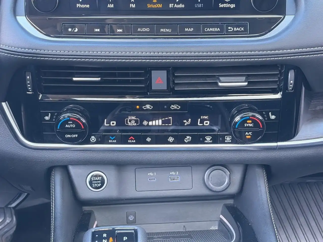 Nissan Rogue снимка Nissan Rogue