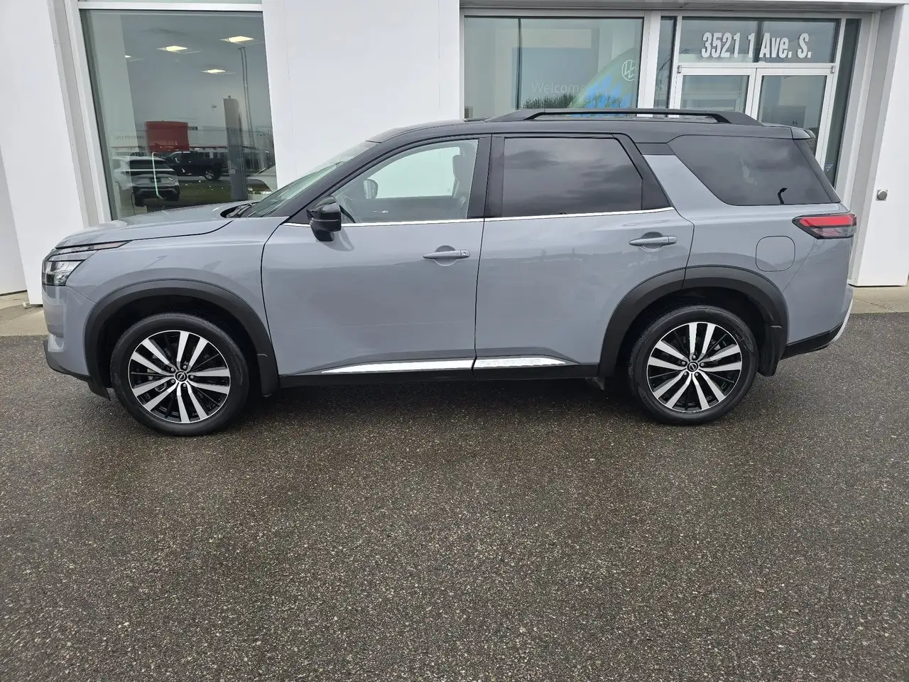 Nissan Pathfinder снимка Nissan Pathfinder