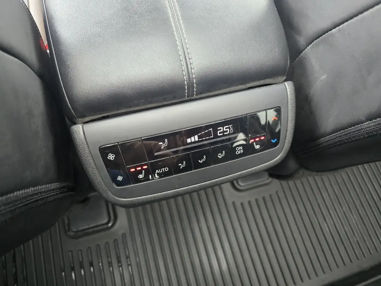 Nissan Pathfinder снимка Nissan Pathfinder