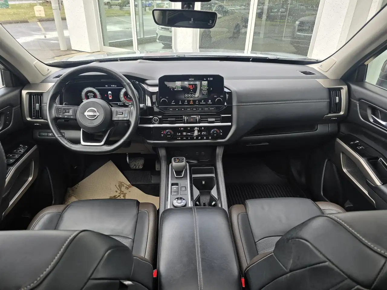 Nissan Pathfinder снимка Nissan Pathfinder