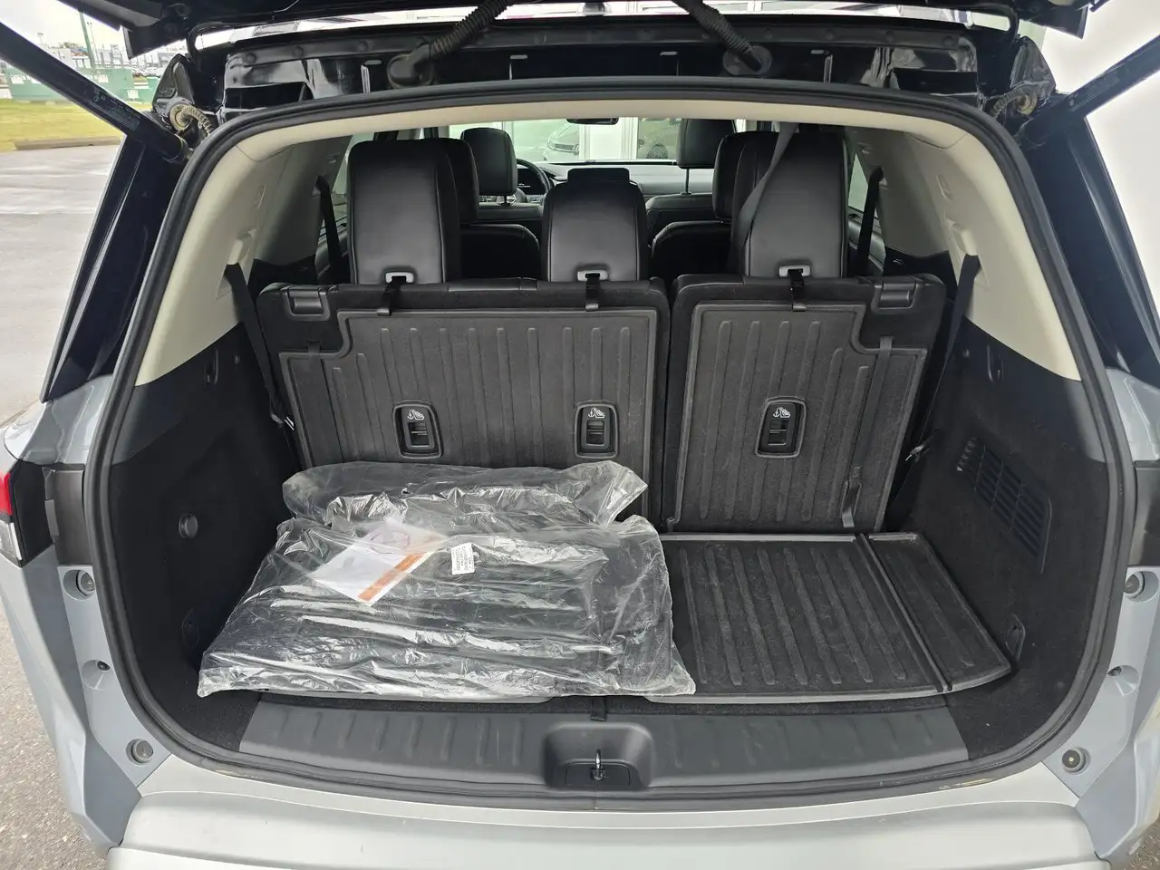 Nissan Pathfinder снимка Nissan Pathfinder