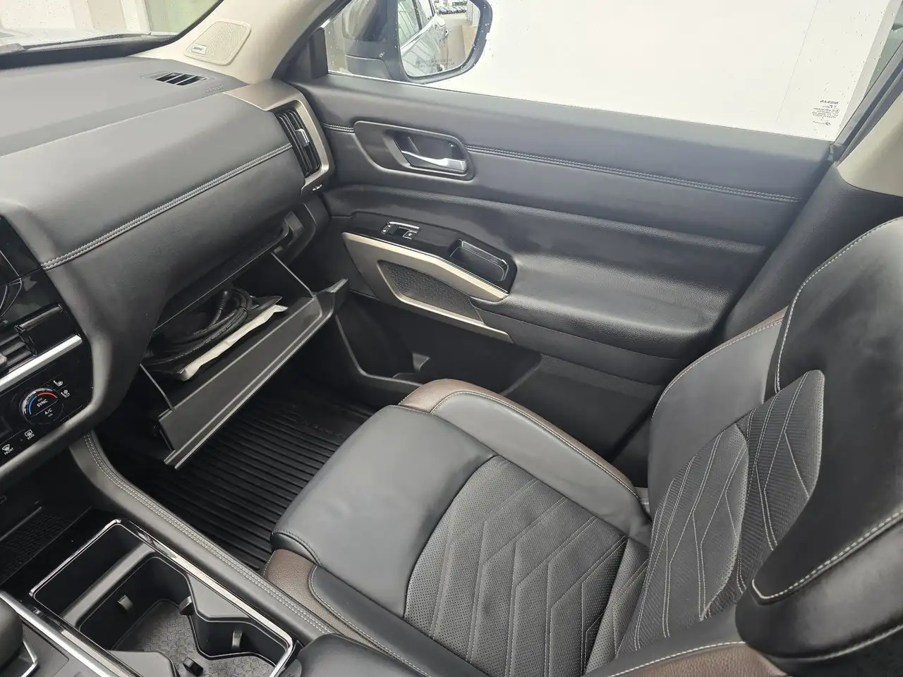 Nissan Pathfinder снимка Nissan Pathfinder