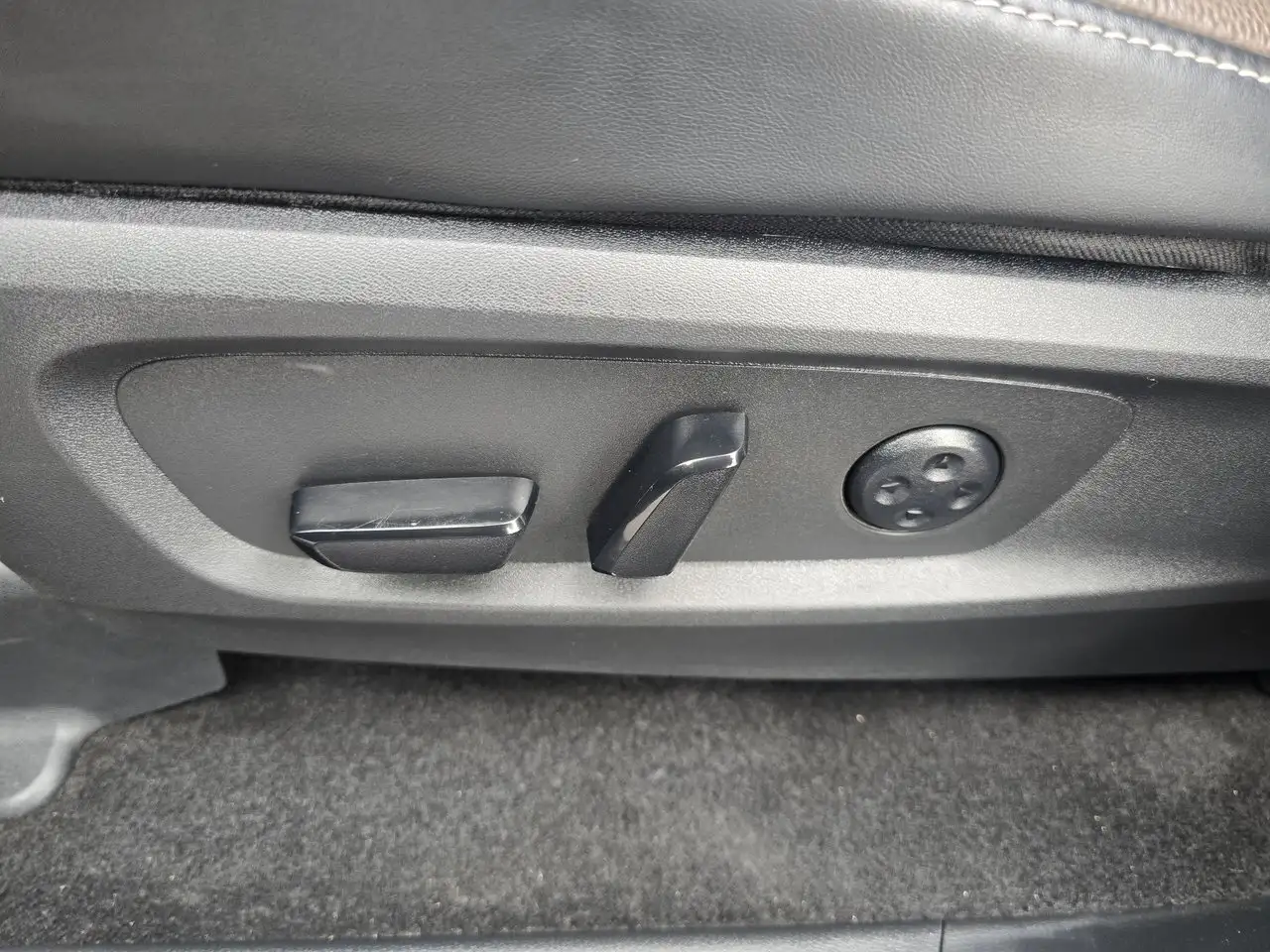 Nissan Pathfinder снимка Nissan Pathfinder