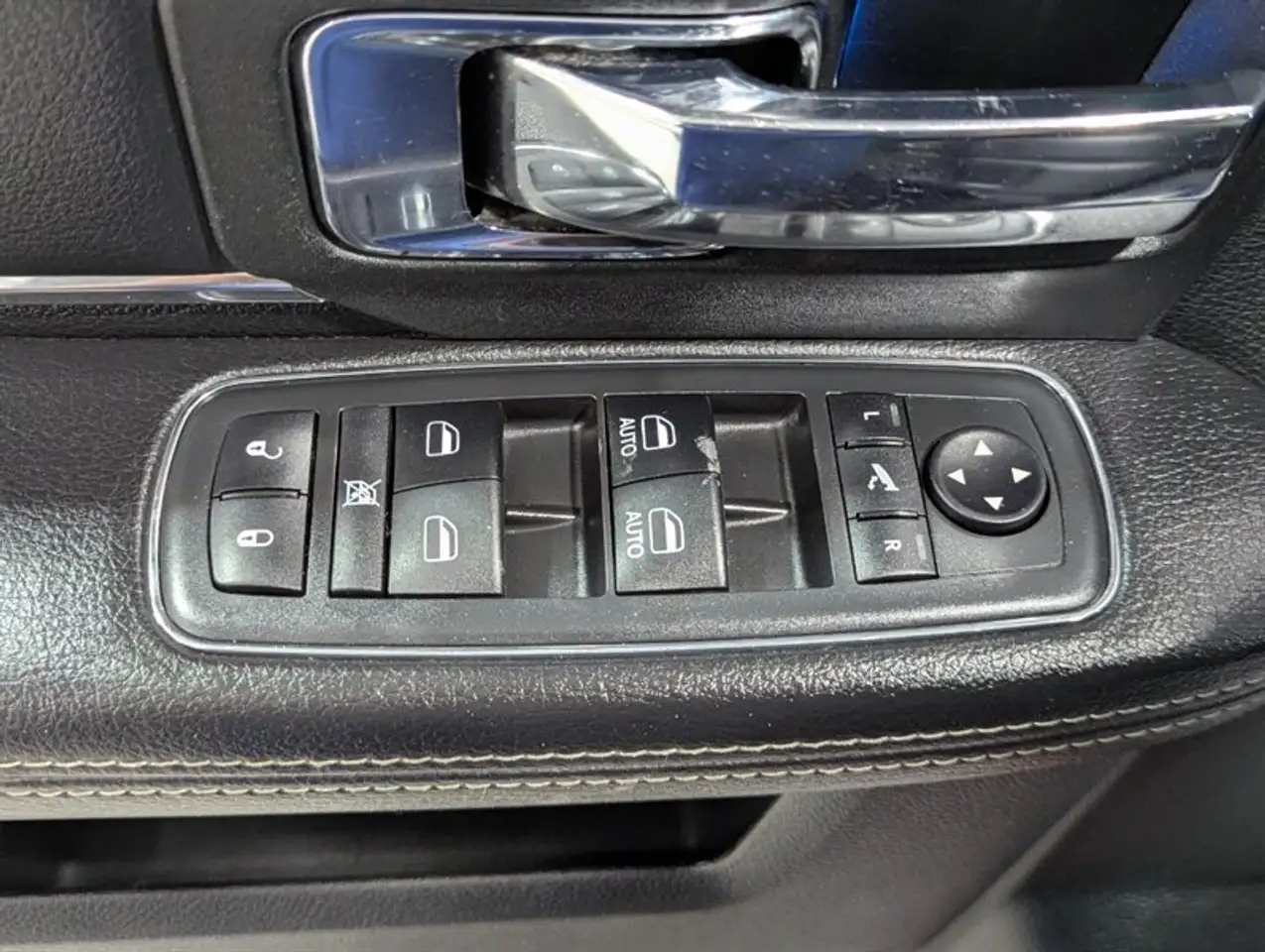 RAM 1500 снимка RAM 1500