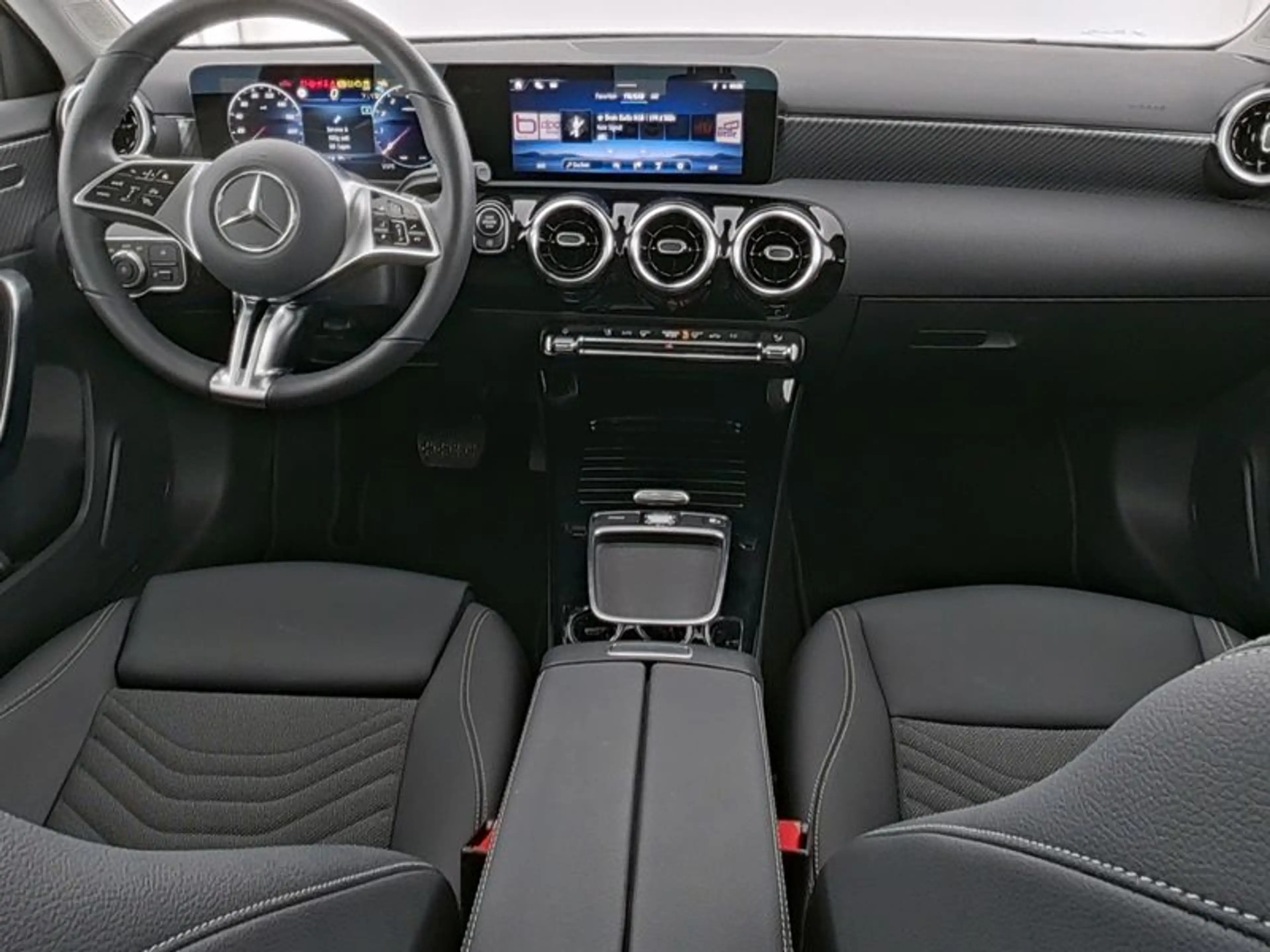 Mercedes-Benz A 180 Progressive/LED/Kamera/Winter/SHZ/17' — photo 8