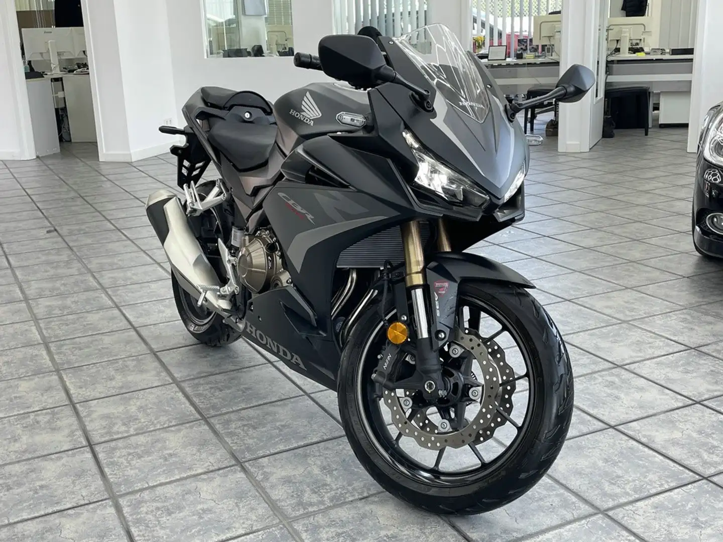 Honda CBR 500 R Modelljahr 2024 Schwarz - 1