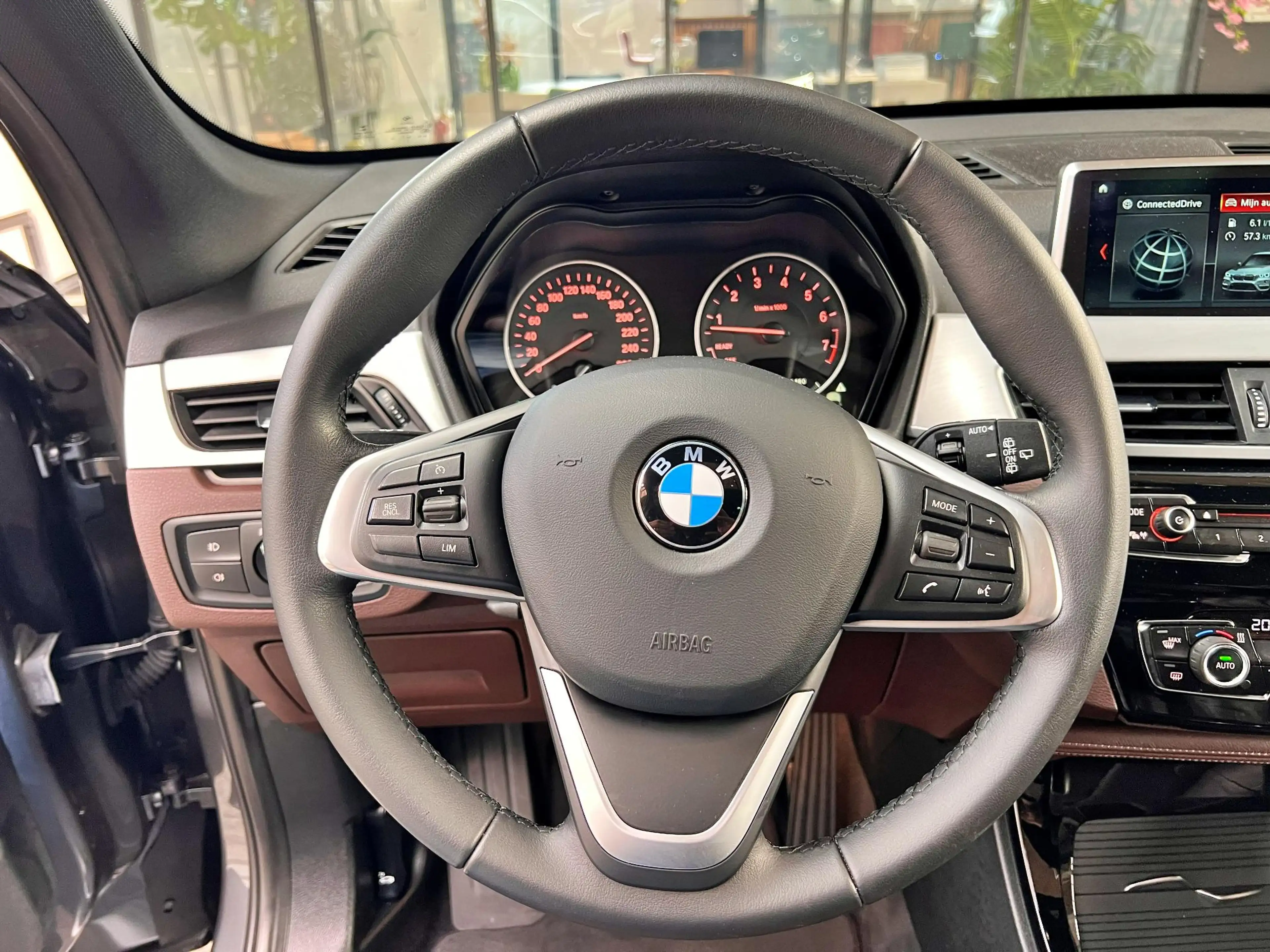 BMW X1 sDrive20i High Executive xLine | Panoramadak | LED — photo 29